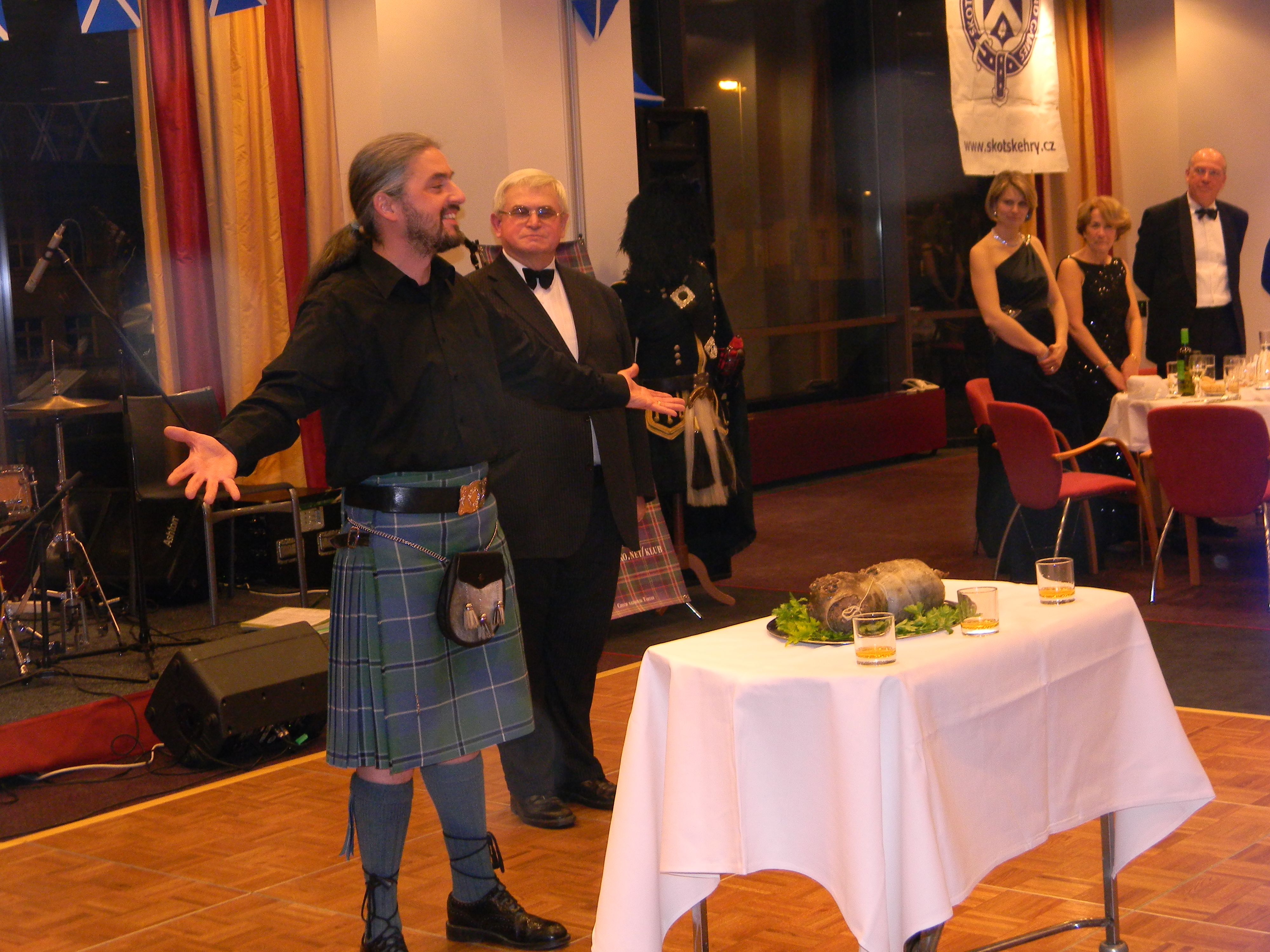 Alistair addresses the Haggis 29.1.2011